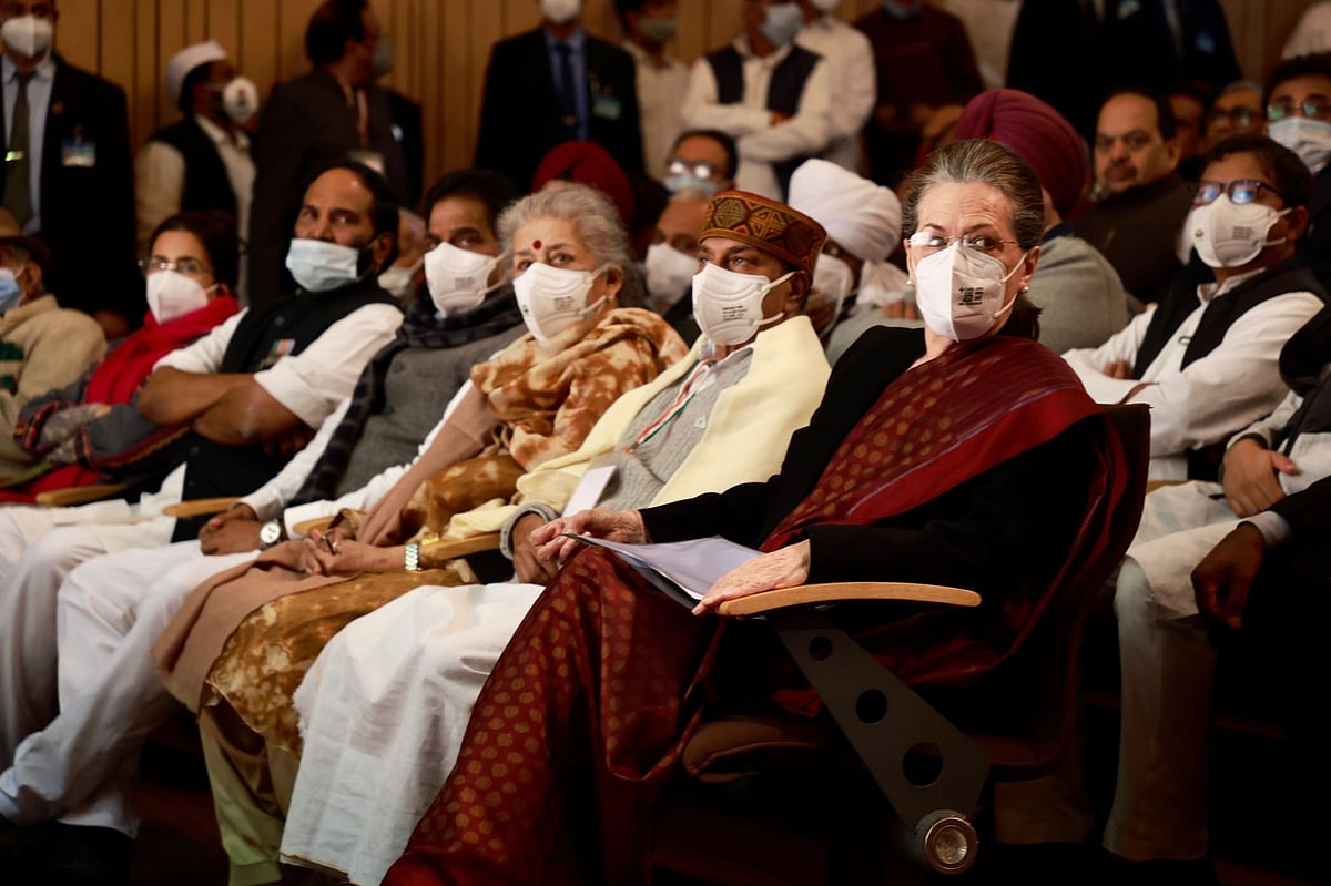 इतिहास ही नहीं भूगोल भी बदल दिया था इंदिरा गांधी की नेतृत्व कुशलता से जीते गए बांग्लादेश मुक्ति युद्ध ने: सोनिया गांधी