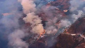 वैष्णो देवी मंदिर के पास जंगलों में लगी भीषण आग, कड़ी मशक्कत के बाद पाया गया काबू, यात्रा प्रभावित नहीं
