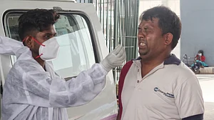 यूपी में लगातार बढ़ रहे कोरोना के मामले, लखनऊ में कोविड वार्ड फिर से खोलने के निर्देश