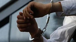 बॉलीवुड में सामने आया कास्टिंग काउच का मामला, अभिनेत्री के आरोप के बाद फिल्म प्रोड्यूसर का भाई गिरफ्तार