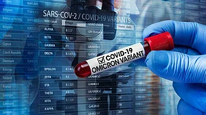 वैक्सीन की दोनों डोज़ ले चुके लोग भ्रम में न रहे, ओमिक्रॉन कर सकता है आप पर भी हमला, अभी काफी बहुत कुछ है अनजाना