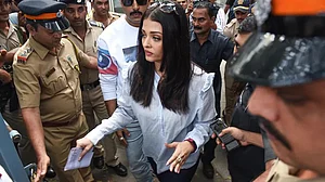 पनामा पेपर्स मामला: बच्चन परिवार की मुश्किलें बढ़ीं! ऐश्वर्या को ED का समन, पूछताछ के लिए बुलाया
