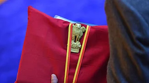 बजट 2022: क्या फिर से अमीरों के लिए खुलेगी 'पोटली' और मुंह ताकता रह जाएगा ईमानदारी से टैक्स देने वाला आम भारतीय