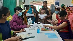 मोदी सरकार में संसाधनों के अभाव में सिमटी मातृत्व लाभ योजना, UPA सरकार की उम्मीद जगाने वाली योजना का बंटाधार