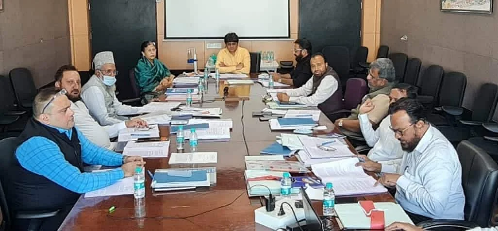 महाराष्ट्र में भू-माफिया और अफसरों ने मिलकर लूट लीं सैकड़ों करोड़ की वक्फ की जमीनें, बोर्ड ने की SIT जांच की मांग