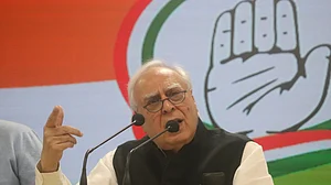 हरिद्वार में भड़काऊ भाषण के 'अपराधियों' पर दर्ज हो UAPA के तहत मामला, सिब्बल का सवाल- मोदी-योगी आप चुप क्यों हैं?
