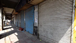 कोरोना के बढ़ते मामलों के बीच उत्तराखंड में नई गाइडलाइंस जारी, राजनीतिक रैलियों और प्रदर्शनों पर 16 जनवरी तक रोक