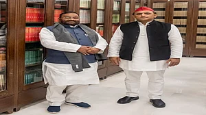 यूपी चुनाव: सपा की नई सूची, अब फाजिल नगर से चुनाव लड़ेंगे स्वामी प्रसाद मौर्य, केशव मौर्य के खिलाफ अनुप्रिया की बहन मैदान में