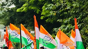 कोरोना के कारण कांग्रेस ने उठाया बड़ा कदम, अब उत्तराखंड में भी रद्द की चुनावी रैलियां, पंजाब पर कर रही है विचार