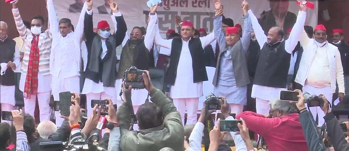 स्वामी प्रसाद मौर्य, सैनी समेत एक दर्जन से ज्यादा नेता सपा में हुए शामिल, मौर्य बोले- BJP के खात्मे का शंखनाद बज गया है