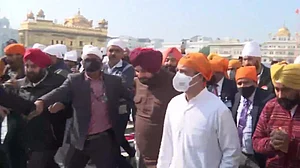 मिशन पंजाब पर राहुल गांधी! CM चन्नी समेत कांग्रेस उम्मीदवारों के साथ स्वर्ण मंदिर में टेका मत्था