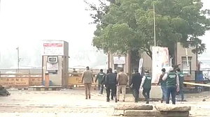 दिल्ली के गाजीपुर में संदिग्ध बैग में मिला IED, एक बड़े गड्ढे में ब्लास्ट कर किया गया निष्क्रिय