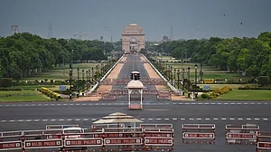 दिल्ली में लगा 55 घंटे का वीकेंड कर्फ्यू, घर से निकलने की सोच रहे हैं तो पढ़ लें ये नियम वरना पड़ सकता है महंगा
