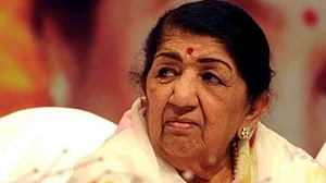 लता मंगेशकर की हालत में मामूली सुधार, अभी भी आईसीयू में भर्ती, 11 जनवरी को पाया गया था कोरोना संक्रमित