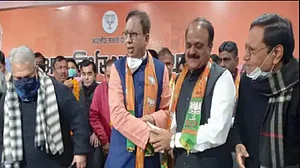बिहार चुनाव में JDU का खेल बिगाड़ने वालों की BJP में घर वापसी जारी, गठबंधन पर पड़ सकता है असर