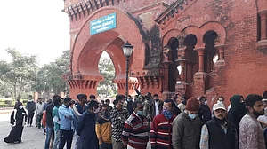 लखनऊ : वोटरों के उत्साह से गुलजार रहे पार्टियों के चुनावी बस्ते, ज्यादातर सीटों पर सीधी टक्कर में फंसी दिखी बीजेपी