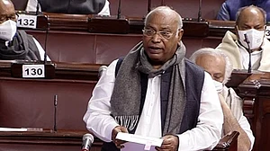 संसद में बेरोजगारी के मुद्दे पर घिरी मोदी सरकार, खड़गे बोले- युवा हैं परेशान, करोड़ों नौकरियों के वादे का क्या हुआ?