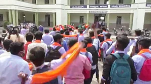 हिजाब विवाद पर फैसला फिर टला, कर्नाटक हाईकोर्ट ने मामले को बड़ी बेंच के पास भेजा