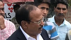 दिल्ली से बड़ी खबर: NSA अजीत डोभाल के आवास में एक अज्ञात व्यक्ति ने की घुसने की कोशिश, हरकत में सुरक्षाबल