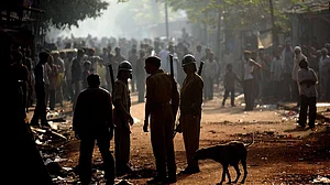 2014 के बाद पूरे देश को अपनी गिरफ्त में
ले लिया है 2002 के गुजरात दंगों के पीछे की सोच ने