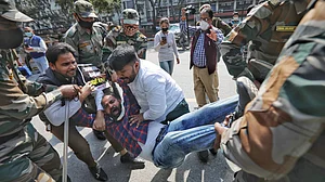 "अरविंद केजरीवाल ने सत्ता के लिए अलगाववाद और खालिस्तान से जुड़े लोगों का लिया था साथ?" युवा कांग्रेस का प्रदर्शन