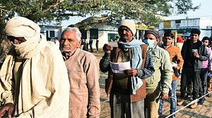 उत्तर प्रदेश में तीसरे चरण का चुनाव संपन्न, 59 सीटों पर शाम 5 बजे तक 57.44 फीसदी मतदान