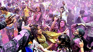 बिहार में एक ऐसा गांव भी है, जहां नहीं मनाई जाती होली, अनजाने भय से घरों में पकवान भी नहीं बनते