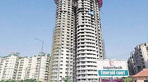 अर्थजगत की खबरें: सुपरटेक दिवालिया घोषित, 25 हजार घर खरीदार फंसे, लगातार तीसरे दिन फिसला शेयर बाजार