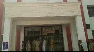 उत्तर प्रदेशः अमेठी में जबरन रंग लगाने को लेकर झड़प में 2 की मौत, 6 लोग घायल, इलाके में भारी पुलिस बल तैनात