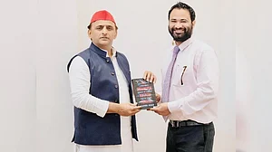 सपा ने डॉ कफील खान को दिया MLC चुनाव का टिकट, तो बोले- CM योगी...