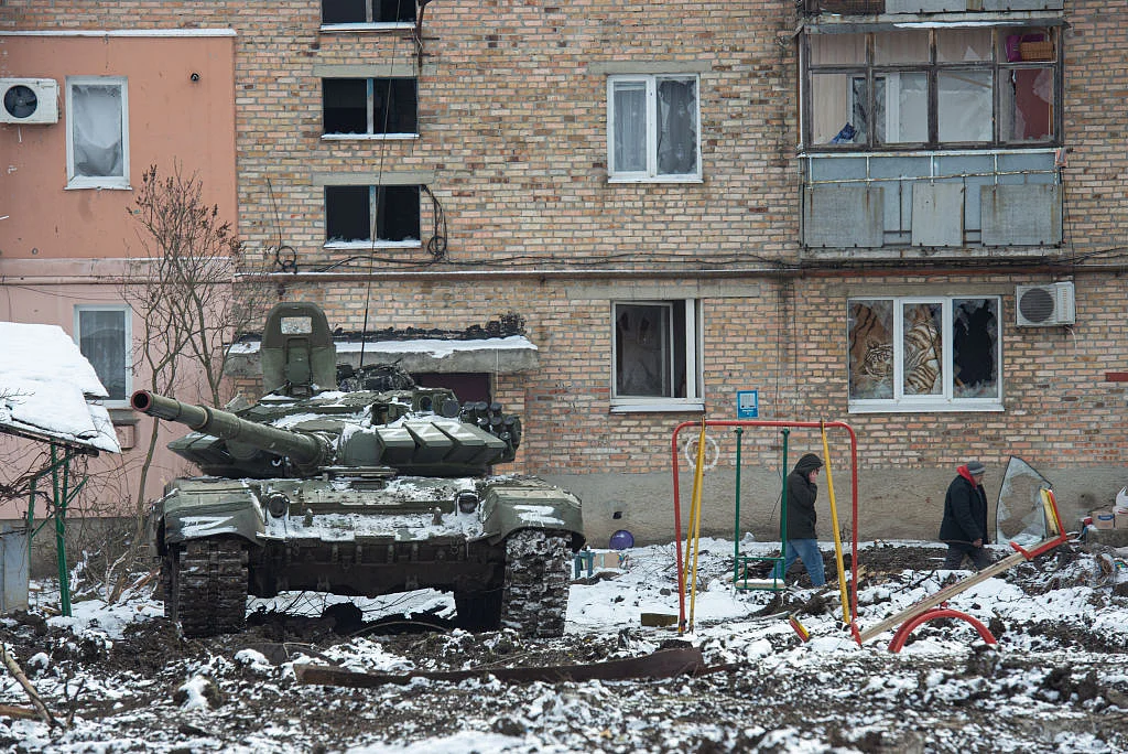 यूक्रेन-रूस युद्ध: लड़ाई लंबी चली तो अमेरिकी 'हाईब्रिड वॉर' के चक्रव्यूह में फंस जाएगा पुतिन का रूस