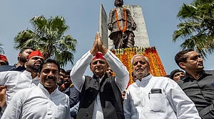 यूपी विधान परिषद चुनाव में BJP ले रही गुंडागर्दी का सहारा- अखिलेश यादव ने DM-SP पर मिलीभगत का लगाया आरोप
