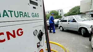 CNG-PNG Price Hike: जनता पर महंगाई की मार! फिर बढ़े CNG-PNG के दाम, आज से नए रेट लागू