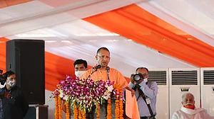 उत्तर प्रदेश में योगी की ताजपोशी आज, लेकिन इन 5 चुनौतियों से कैसे निपटेंगे 'महाराज'