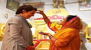 UP Election 2022: 7वें चरण से पहले वाराणसी के कबीर चौरा मठ को प्रियंका गांधी ने बनाया ठिकाना, दिया बड़ा राजनीतिक संदेश