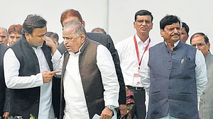 सपा में फिर कलह! विधायक दल की बैठक में शिवपाल यादव को नहीं मिला न्योता, बोले- दो दिन से कर रहा था इंतजार