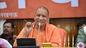 यूपीः शपथ ग्रहण से पहले सीएम आवास जुटने लगे विधायक, 48 मंत्रियों की लिस्ट फाइनल! जानें सबके नाम