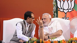 मध्य प्रदेश BJP में सब कुछ ठीक नहीं! शिवराज सरकार के सामने चुनौती खड़ी करने की तैयारी में जुटे अपने ही लोग