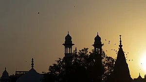 आकार पटेल का लेख: विधानसभा चुनाव के नतीजे तय कर देंगे कि रोजगार और अर्थव्यवस्था अहम हैं या फिर धर्म-जाति की राजनीति
