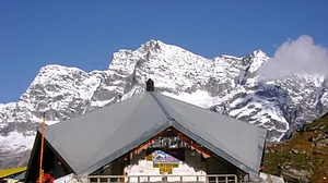 हेमकुंड साहिब के कपाट खुलने की तारीखों का हुआ ऐलान, जानें कब शुरू होगी यात्रा, बर्फ हटाने का काम अगले सप्ताह शुरू