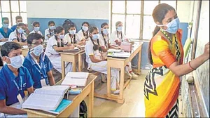 दिल्लीः स्कूलों को बनाना होगा क्वारंटीन रूम, लंच शेयर नहीं करेंगे बच्चे, कोरोना के खौफ के बीच आई नई गाइडलाइंस