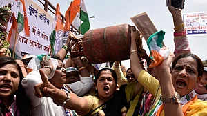 आकार पटेल का लेख: बेकाबू महंगाई और बेरोजगारी, फिर भी जनता खामोश, यह विपक्ष की नाकामी है या सत्तापक्ष की कलाकारी