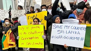 आर्थिक कुप्रबंधन की वजह से श्रीलंका में बने ऐसे हालात, इन फैसलों के कारण आई आर्थिक तबाही!