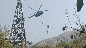 देवघर रोपवे हादसा: 20 लोगों को बचाया गया, 28 की जान अभी भी हवा में अटकी, निकालने की कोशिश जारी