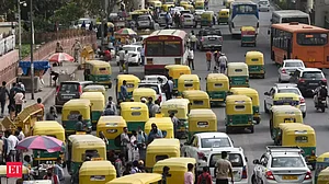 दिल्ली में आज हो सकती है कैब-ऑटो की दिक्कत, CNG के बढ़ते दाम के विरोध में यूनियन का हड़ताल
