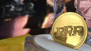 सिनेजीवन: KGF 2 ने एडवांस बुकिंग में बनाया बड़ा रिकॉर्ड! और RRR की सक्सेस से खुश राम चरण ने बांटे सोने के सिक्के