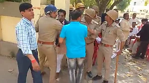 उत्तर प्रदेशः BJP ने जनता को लगाया सीधे लाभ की योजनाओं का चस्का, MLC चुनाव में भी जेब गर्म करने का हो गया इंतेजाम
