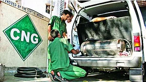 महंगाई की चौतरफा मार! CNG फिर हुई महंगी, हफ्तेभर में 9.60 रुपये की बढ़ोतरी