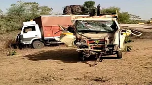 मध्य प्रदेश के रायसेन में भीषण सड़क हादसे में 5 लोगों की दर्दनाक मौत, 5 घायल इलाज के लिए भेजे गए भोपाल