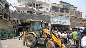 दिल्ली: विरोध के बाद शाहीन बाग से लौटा बुलडोजर, सुप्रीम कोर्ट पहुंचा मामला